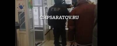 В Саратова охранники грубо вышвырнули пенсионерку из отделения почты