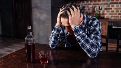Скрывать бесполезно: 10 признаков, по которым легко вычислить алкоголика