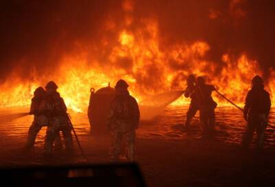 Из-за ночного пожара в Отрадном эвакуировали 11 человек