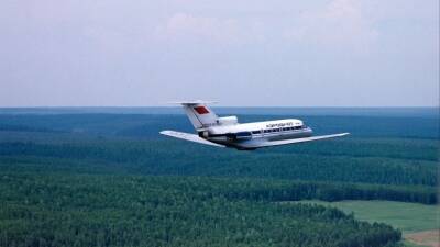 Пассажирский самолет Як-40 совершил аварийную посадку на Камчатке