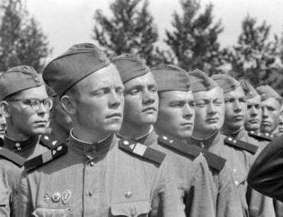 Зачем Жуков в 1956 году «переодел» всех военных в новую форму - Русская семерка