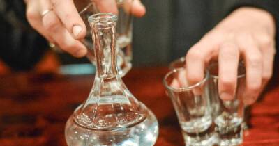 Почти 330 нелегальных точек по производству алкоголя закрыли в России