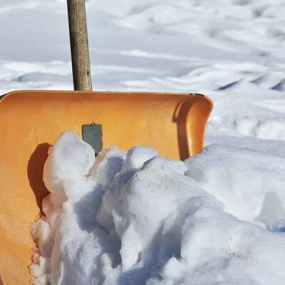 Россияне в ожидании снегопадов увеличили объем покупок лопат