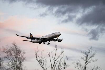 Самолет по пути в Брянск вынужденно сел из-за ошибки пилота