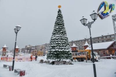 Более двух сотен праздничных конструкций установят в Мурманске к Новому году