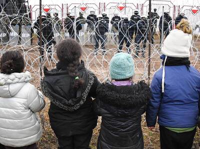 Большая группа мигрантов отправилась из Минска на родину