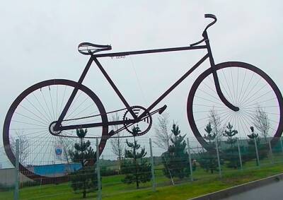 В Чехии создали гигантский велосипед
