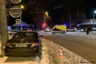 В Йошкар-Оле иномарка столкнулась с автомашиной скорой помощи