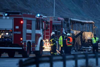 В Болгарии на шоссе сгорел туристический автобус: погибли 45 человек
