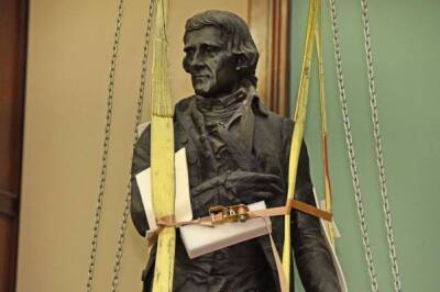 Тоже расист оказался: из мэрии Нью-Йорка убрали статую Томаса Джефферсона