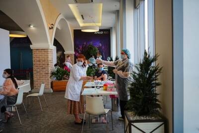 На Кубани в организации работы пунктов вакцинации в ТРЦ задействуют волонтёров