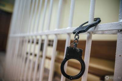 Полицейские задержали пристававшего к 14-летней москвичке дворника