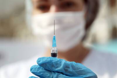 Комаровский заявил, что невозможно выявить аллергию на вакцину до прививки