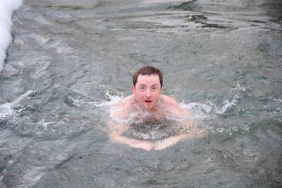 Мороз - Эксперт рассказала, как подготовиться к плаванию в морозную погоду - vm.ru