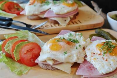 Яйца и греческий йогурт на завтрак помогут избавиться от лишнего веса