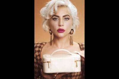 Певица Леди Гага снялась в одежде российского дизайнера в рекламе своего бренда