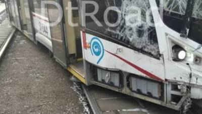Момент столкновения легковушки с трамваем на ВДНХ попал на видео