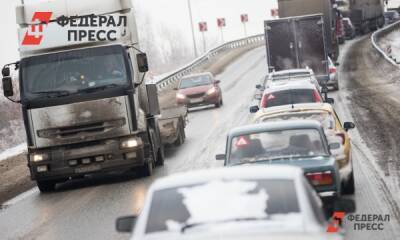 Челябинские водители снова стоят в пробках на трассе М-5 из-за непогоды