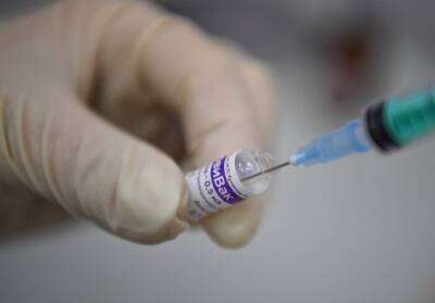 Вакцина "Ковивак" впервые с начала осени доставлена в Петербург