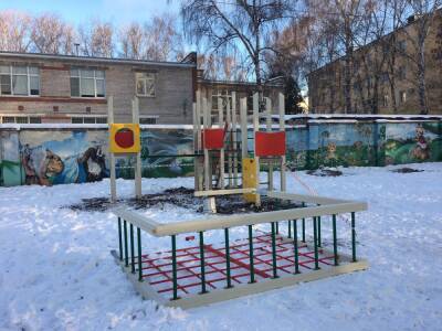 Новую детскую площадку устанавливают в нижегородском парке Свердлова