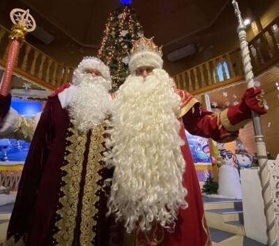 Ульяновский Дед Мороз поздравил с днём рождения российского и погостил у него в Великом Устюге