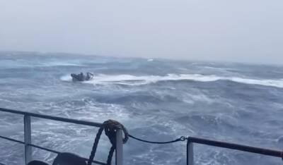 Трагедия в Черном море, перевернулась лодка с людьми: есть жертвы