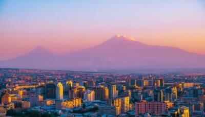 «Розовый город» Ереван: коньяк с «женскими» ножками и своя кремниевая долина