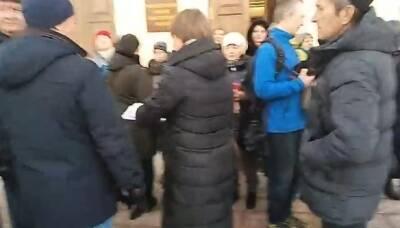 Более 6 000 подписей против QR-кодов отнесли нижегородцы в Заксобрание