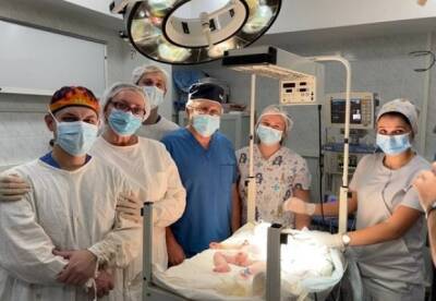 В Украине впервые удалили гигантскую опухоль на голове у младенца (фото)