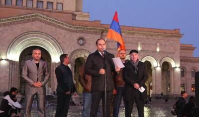 Митингующие в центре Еревана призвали Пашиняна зачитать «пограничный» документ