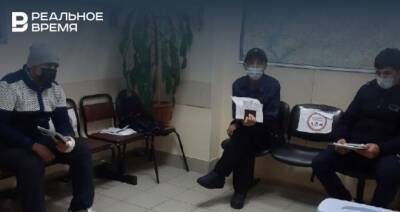 В Минздраве Татарстана прокомментировали большую очередь мигрантов на вакцинацию в больнице Казани
