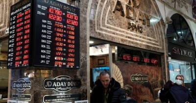 Курс турецкой лиры с начала года обвалился на 40%