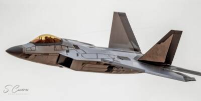 В Сети показали испытательный истребитель F-22 Raptor с «зеркальным» покрытием. ФОТО