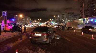 В Чебоксарах произошла массовая авария из пяти машин: есть пострадавшие - pg21.ru - Чебоксары