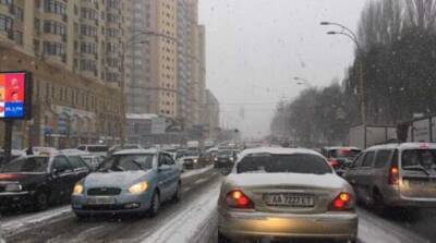 Киев застрял в пробках из-за первого снега