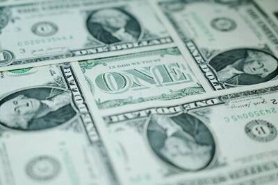 Стоимость доллара к основным мировым валютам слабо меняется на ожидании статистики из США