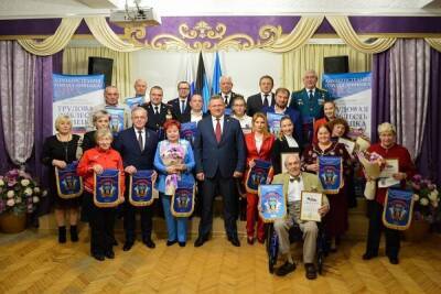 Мэр Донецка вручил награды труженикам Республики