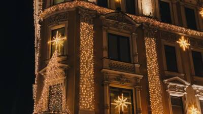Декорации в имперском стиле украсят улицы Петербурга к Новому году