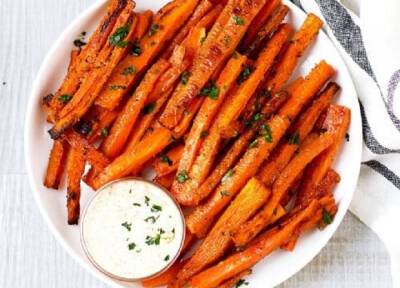 Рыжие рецепты: готовим морковку фри, морковь по-корейски и оладьи с морковью