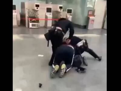В Петербурге полиция «скрутила» заслуженного тренера России за отказ надеть маску, а на его воспитанницу завели уголовное дело