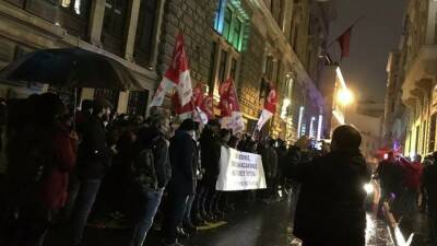 В Турции начались акции протесты с требованием отставки правительства