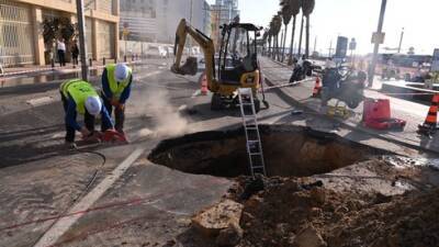 Гигантские пробки в Тель-Авиве, центральная магистраль закрыта из-за провала грунта