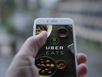 В Канаде Uber Eats начнет продавать марихуану - unn.com.ua - США - Украина - Киев - Канада - Tokyo - Canada - провинция Онтарио
