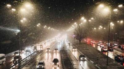 Киев засыпает первым снегом: зрелищные кадры