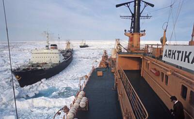 The Telegraph (Великобритания): десятки кораблей застряли в Арктике, поскольку, в отличие от предыдущих теплых зим, лед замерз рано