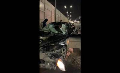 "На дороге части тел". В Тюмени водитель BMW на скорости влетел в дорожных рабочих, два человека погибли