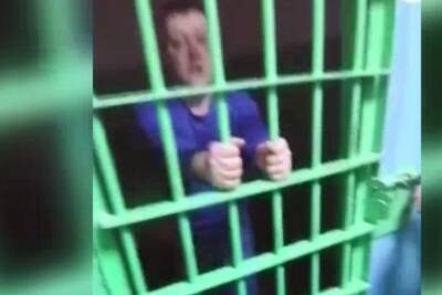 Избивший полицейских иркутский депутат отделался штрафом