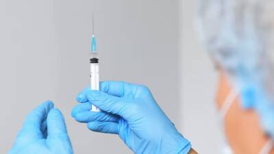 Врачи ряда российских больниц пригласили противников вакцинации от COVID-19 в «красные зоны»