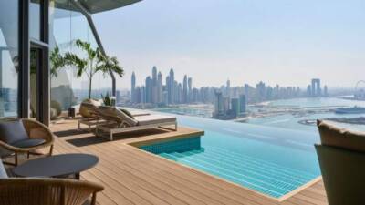 В Дубае открылся самый высокий в мире панорамный бассейн (ФОТО)