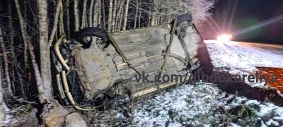 Автомобиль на севере Карелии вылетел с трассы и перевернулся: пострадал водитель (ФОТО)